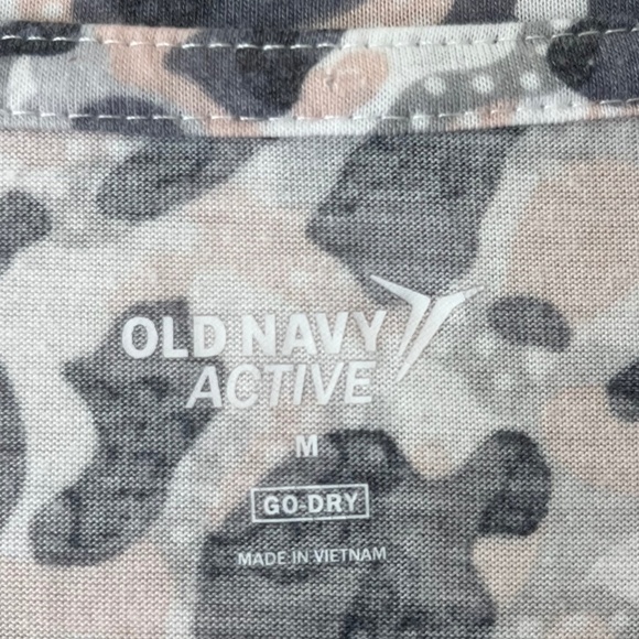 Old Navy‎ Sz M Lightweight Scoop Neck Blouse Tee Shirt Camo Top Stretch - Picture 3 of 5